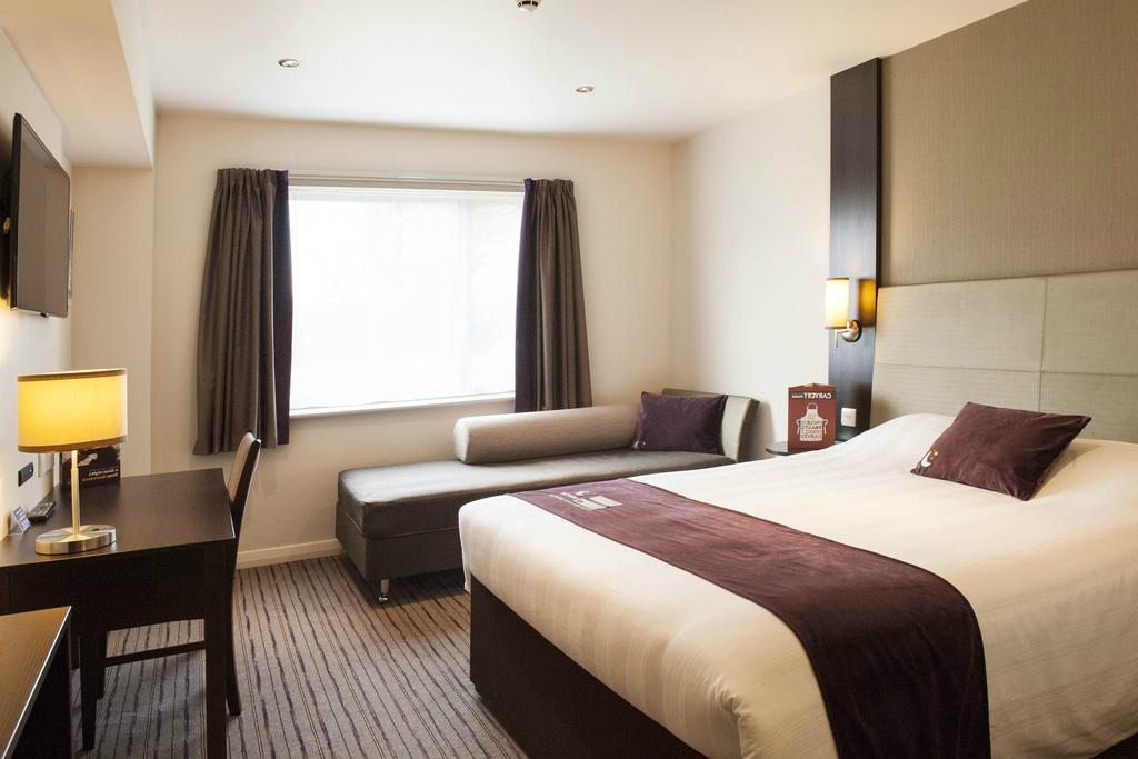Premier Inn Stirling City Centre Экстерьер фото