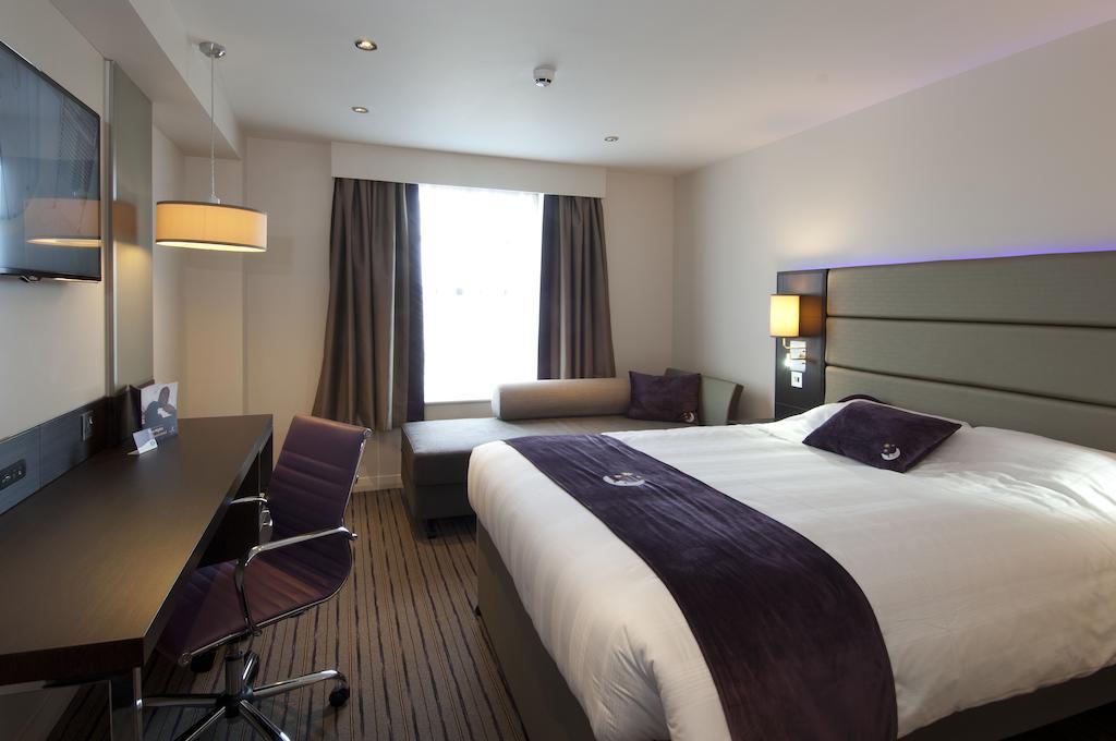 Premier Inn Stirling City Centre Номер фото