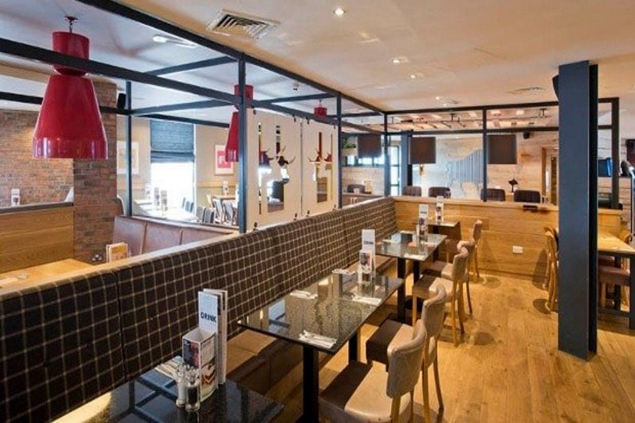 Premier Inn Stirling City Centre Экстерьер фото